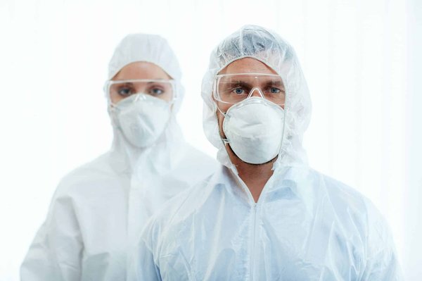 Wie schütze ich meinen Hund vor Zecken, auch in zeckenarmen Monaten?