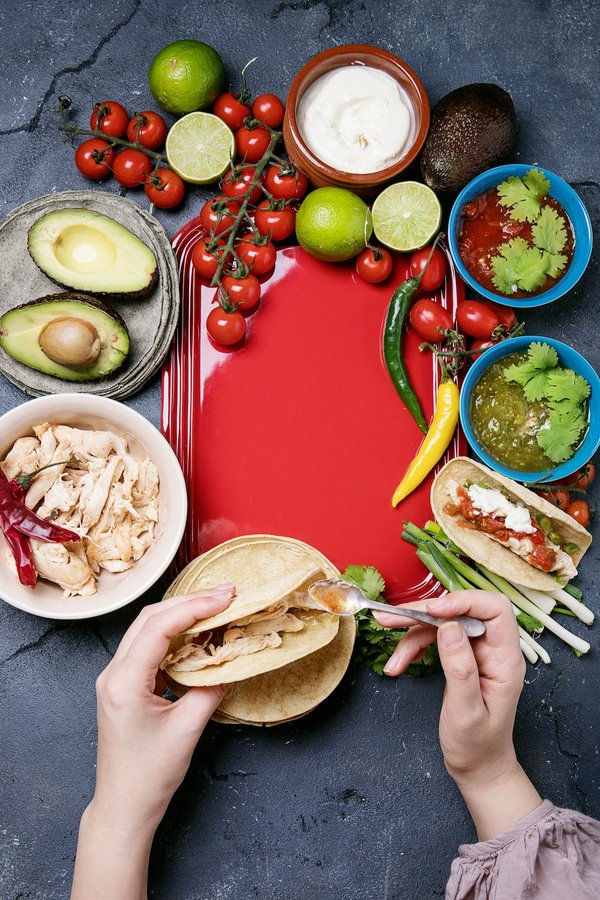 Welche Technik verwendet man für eine hausgemachte spanische Tortilla mit perfekter Konsistenz?