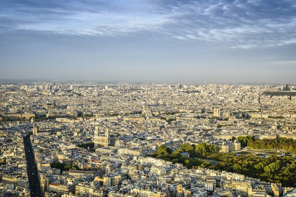 Wie gestaltet man eine kinderfreundliche und sichere Spielecke im Garten?